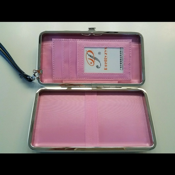 Cellphone/Wallet/Case - Picture 2 of 3